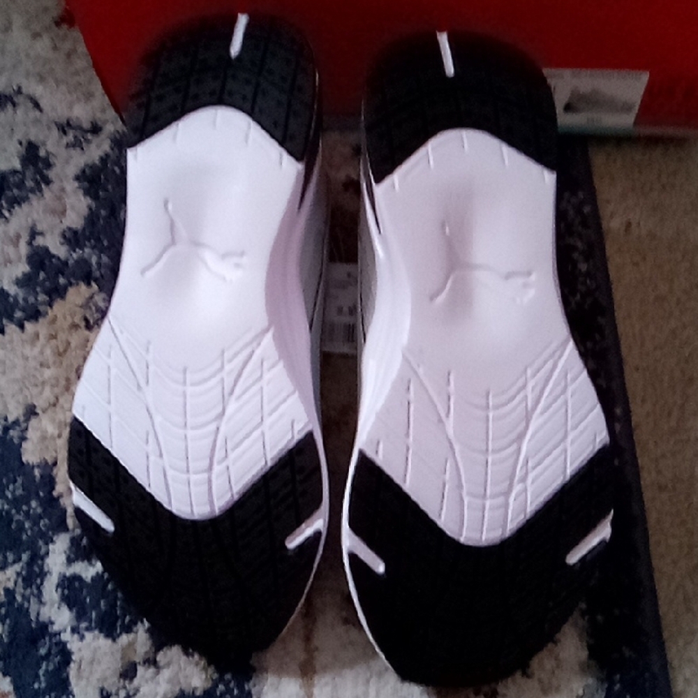 Puma White and Gray Athletic Sneakers - Picture 3 of 8
